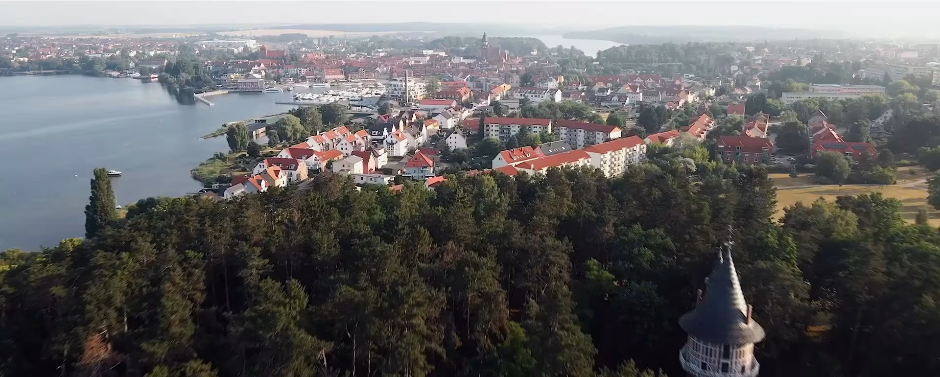 Fidelis Video-Overlay mit Blick auf Waren (Müritz)
